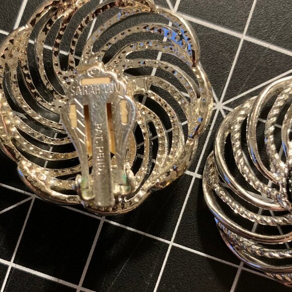 Sarah Coventry Clip on Earrings - Picture 4 of 5